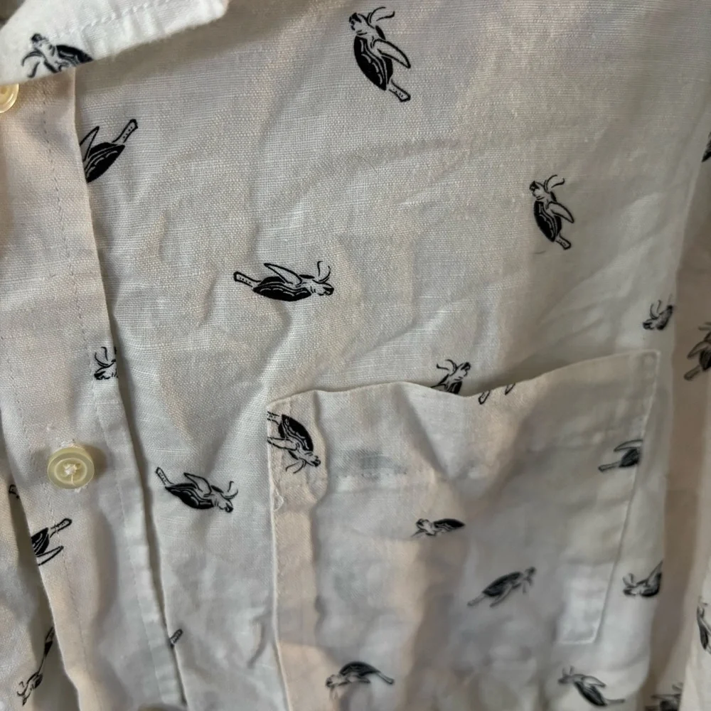 Banana Republic slim fit Linen Shirt with turtle design